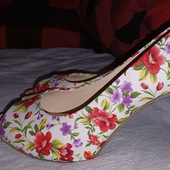 Liz Claiborne heels - Picture 10 of 12